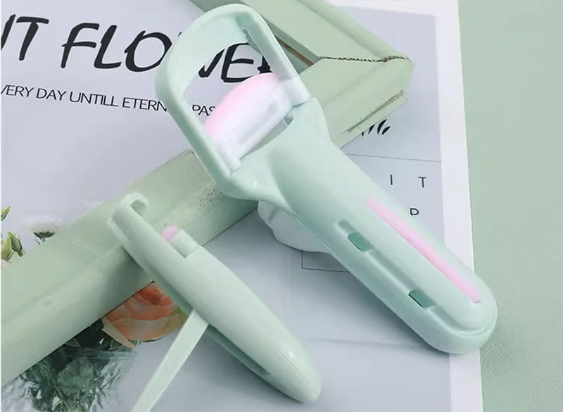 Kẹp lông mi du lịch bằng nhựa