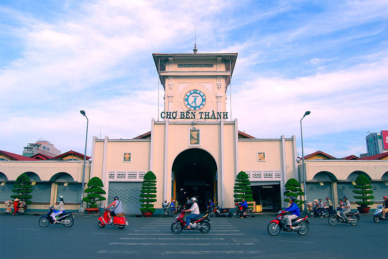 Chợ Bến Thành bán gì?