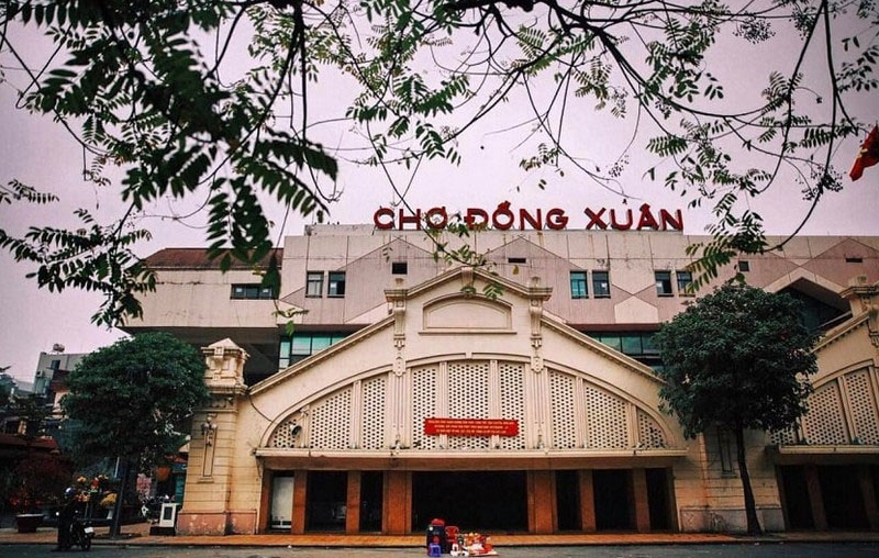 Chợ Đồng Xuân thuộc phường Đồng Xuân, quận Hoàn Kiếm, thành phố Hà Nội