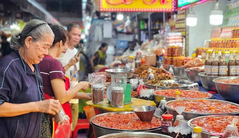 Chợ Đông Ba bán gì?