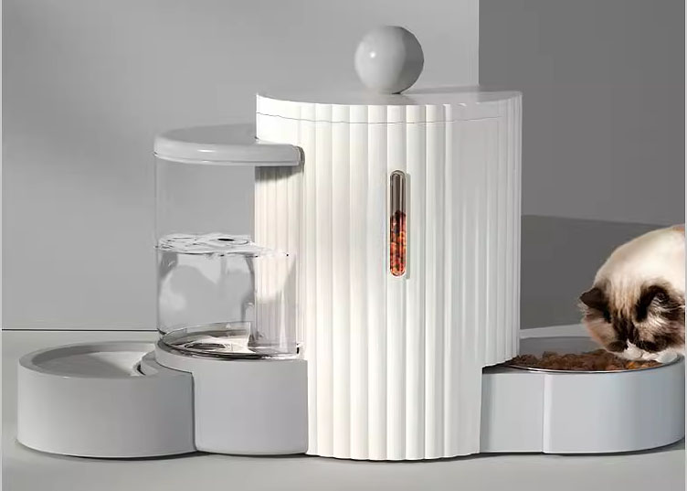 Nên hay không order bát ăn tự động cho chó mèo Trung Quốc?